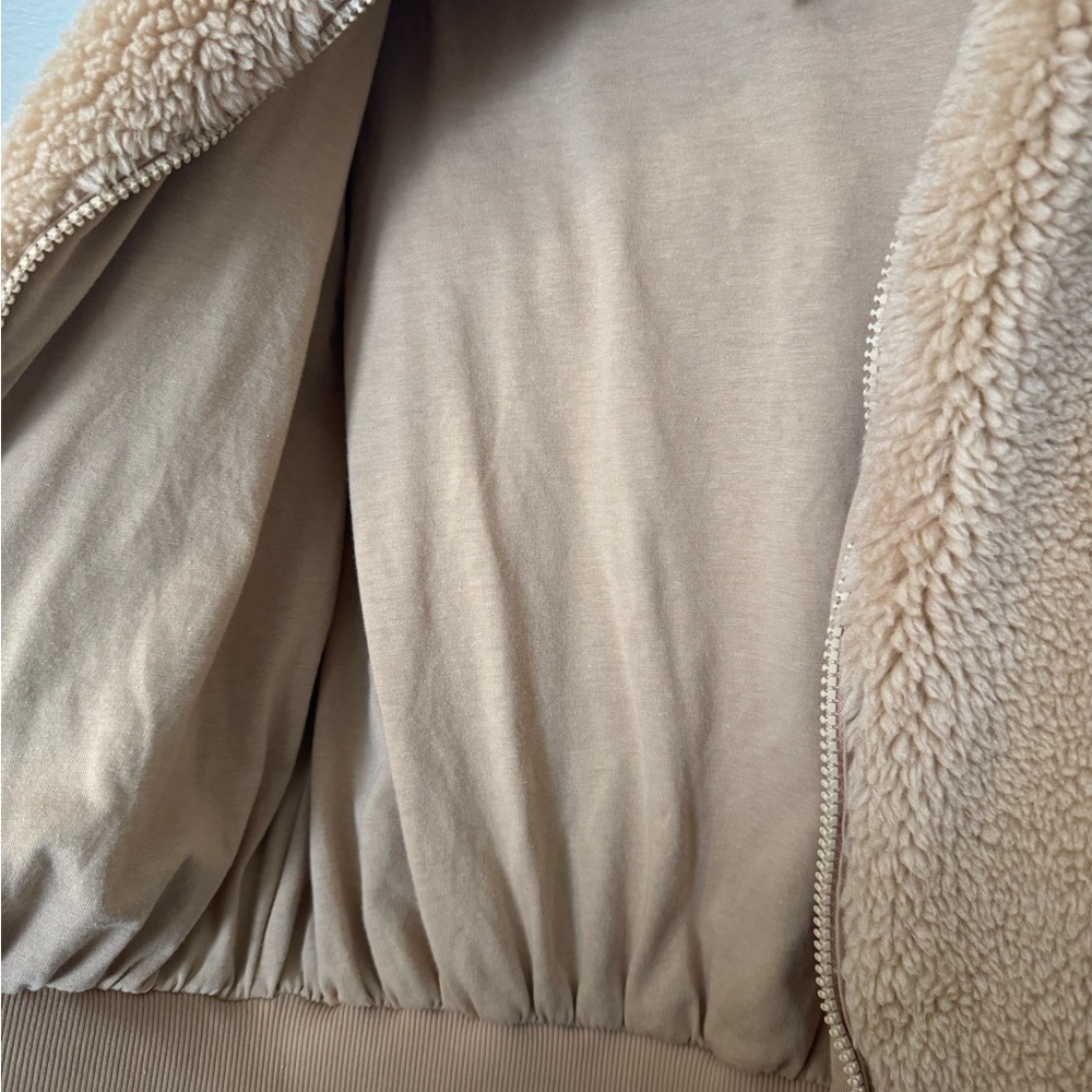 ALO Foxy Sherpa Jacket in Camel without Hood! - Picture 12 of 15